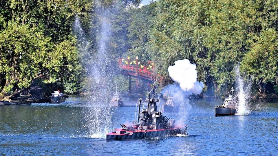 Naval warfare battle on Peasholm Park