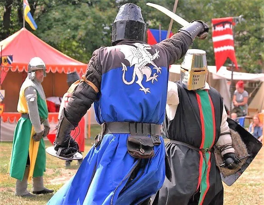 Fighting Knights and Medieval Folks