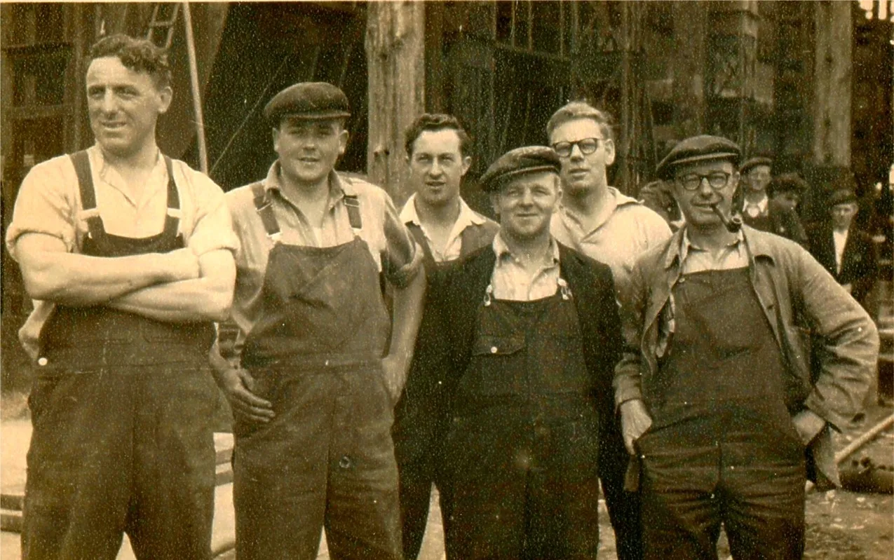 Old sepia type photo of shipworkers in Goole port town in Yorkshire in 1926 celebrating the Goole 200 bicentenary in 2026